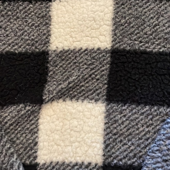 Old Navy cropped fuzzy sweater - Picture 2 of 3